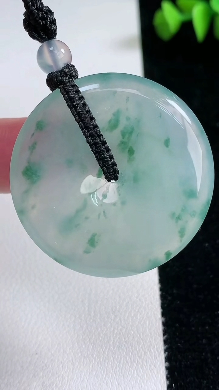 天然A货翡翠种飘花平安扣吊坠，尺寸37.5-5.3，重量:20.84g
3月12日