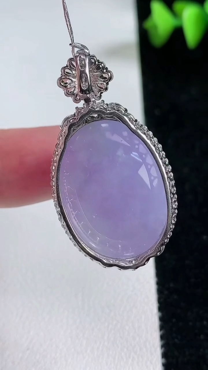 天然A货翡翠种紫罗兰蛋面吊坠，尺寸38.8-21.2-14裸石25-18.3重量:13.45g
3月12日