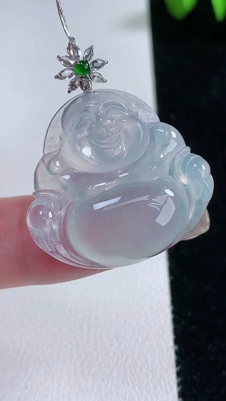 天然A货翡翠种白冰佛公吊坠，尺寸27.3-29.6-5.8，重量:8.11g
3月12日