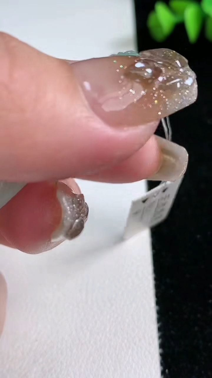 天然A货翡翠逍遥佛公吊坠，尺寸46.4-28.5-5.2，重量:15.06g
3月12日