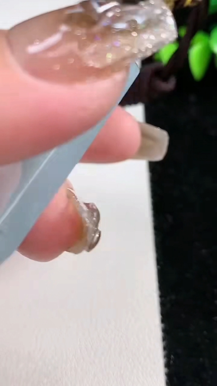 天然A货翡翠冰种飘花无事牌吊坠，尺寸54.6-38.7-5.2，重量:39.28g
3月12日