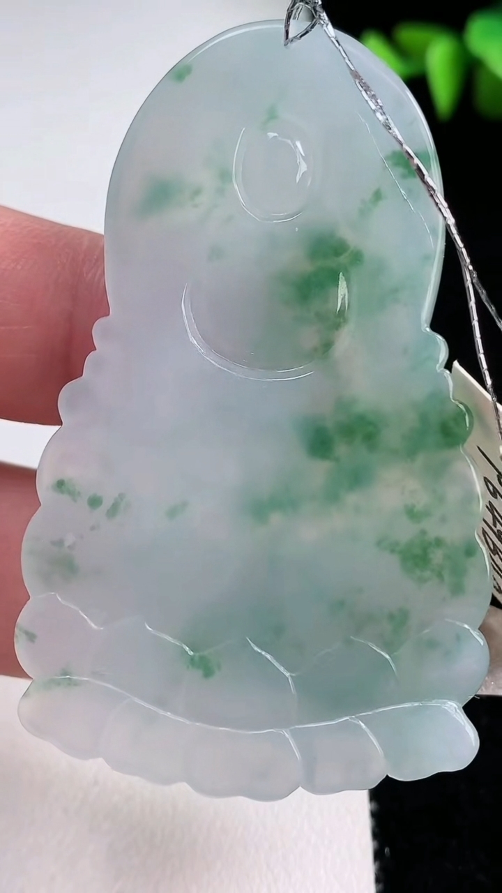 天然A货翡翠种飘花观音菩萨吊坠，尺寸61-37.6-5，重量:25.67g
3月12日