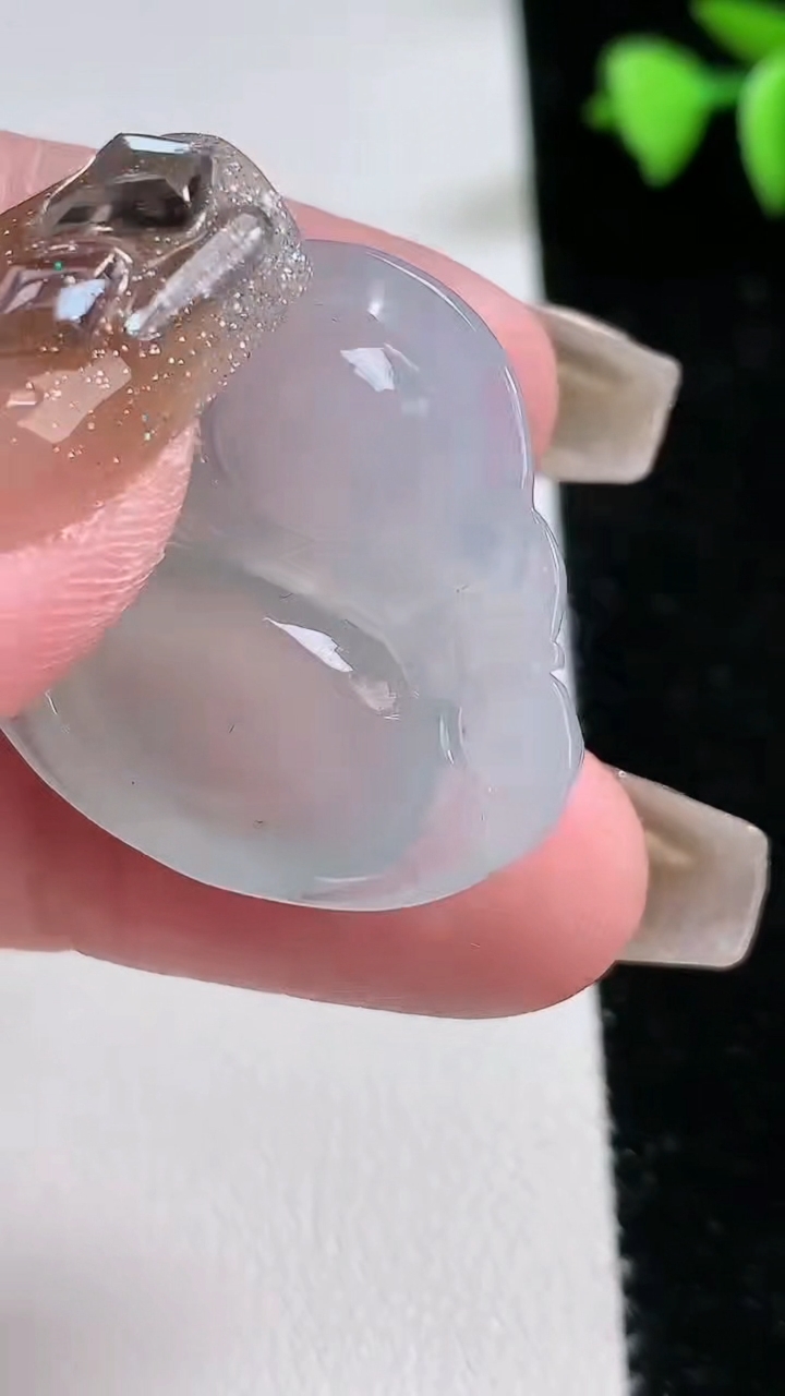 天然A货翡翠佛公吊坠，尺寸374-31.7-5.8,重量:7.99g
3月12日