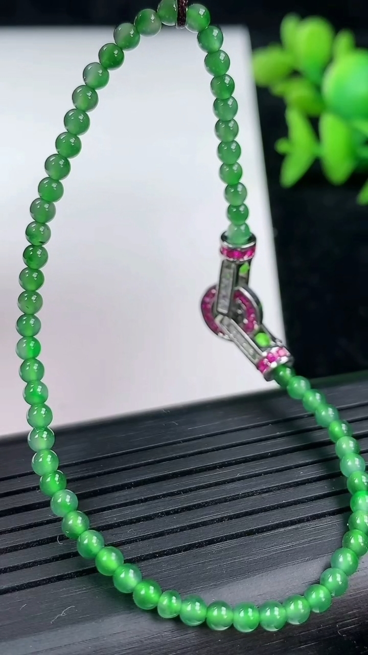 天然A货翡翠小米珠手串尺寸2.8重量:4.75g3月13日
工厂直销收藏佳品,种好水足，色泽均匀，有