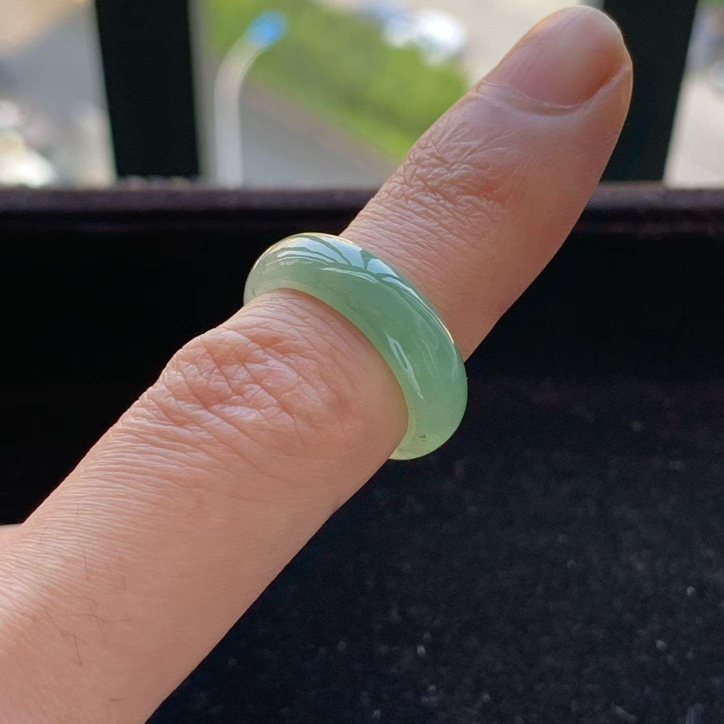 A货天然翡翠冰糯种半山水绿戒指15号重量3.32
3月12日