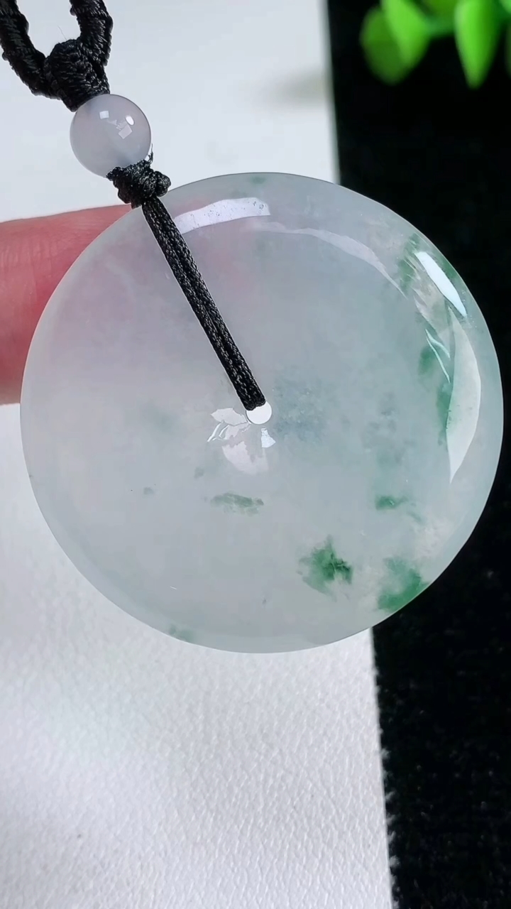 天然A货翡翠种飘花平安扣吊坠，尺寸37.3-6，重量:20.13g
3月12日