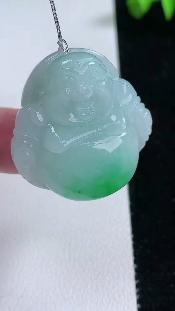 天然A货翡翠佛公吊坠，尺寸31.8-31.5-11.8，重量:20.90g
3月12日