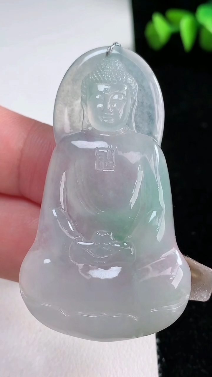 天然A货翡翠大日如来吊坠，尺寸57.5-33-5，重量:19.61g
3月12日