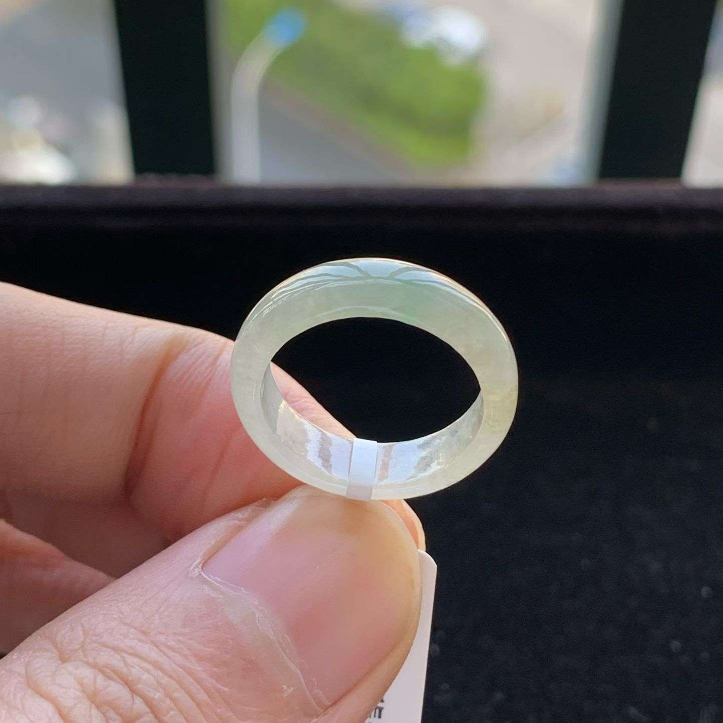 A货天然翡翠冰糯种春彩戒指14号重量2.69
3月12日