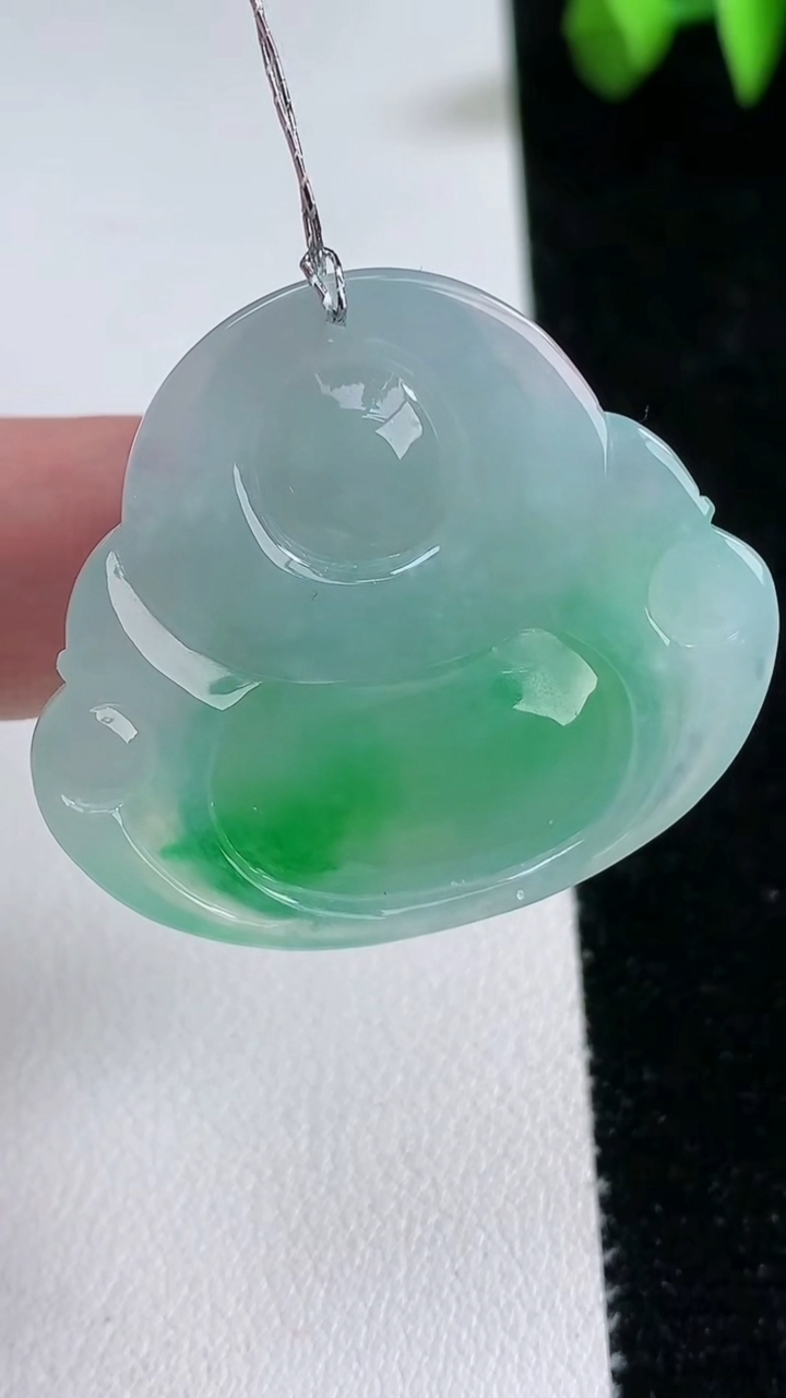 天然A货翡翠佛公吊坠，尺寸31.8-36.3-7.7，重量:14.43g
3月12日