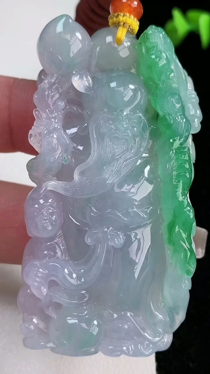 天然A货翡翠寿星公吊坠，尺寸65.6-35.6-11.3，重量:61.92g
3月12日