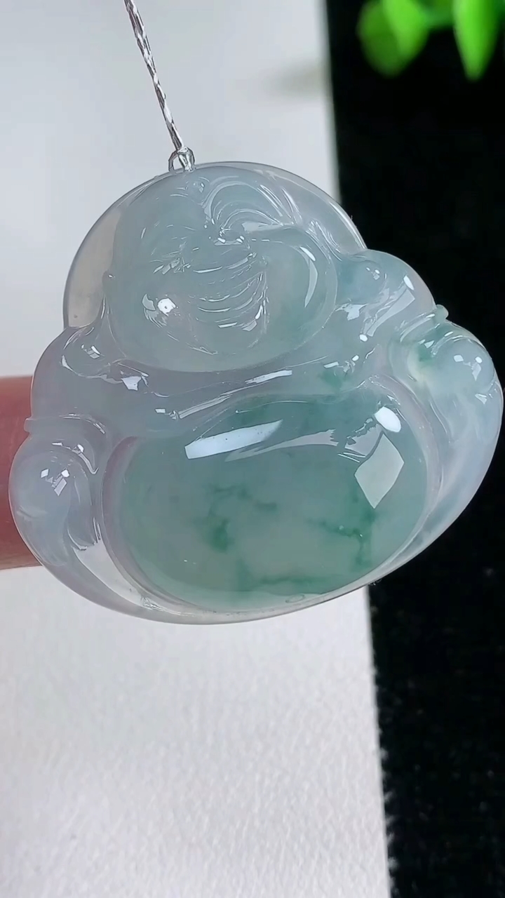 天然A货翡翠种飘花佛公吊坠，尺寸33.3-36.8-6，重量:11.27g
3月12日