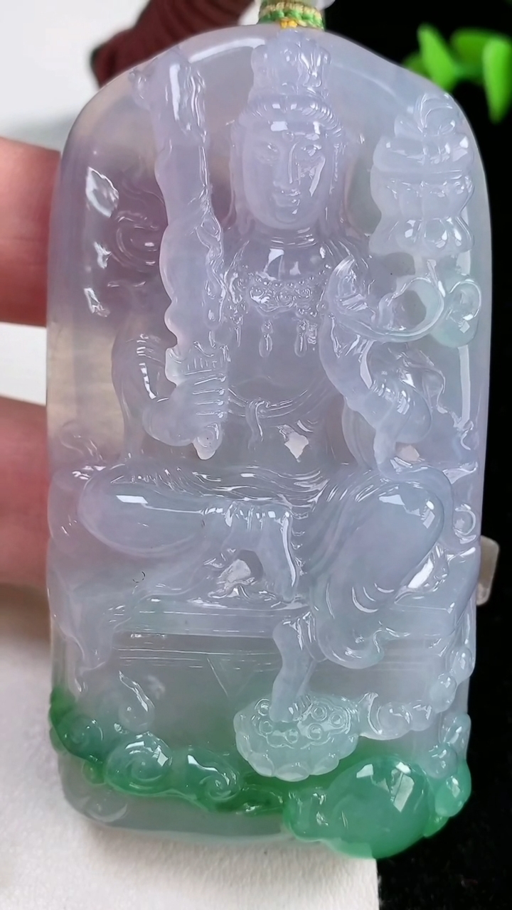天然A货翡翠虚空藏菩萨吊坠，尺寸77.2-41.8-10.8，重量:84.19g
3月12日