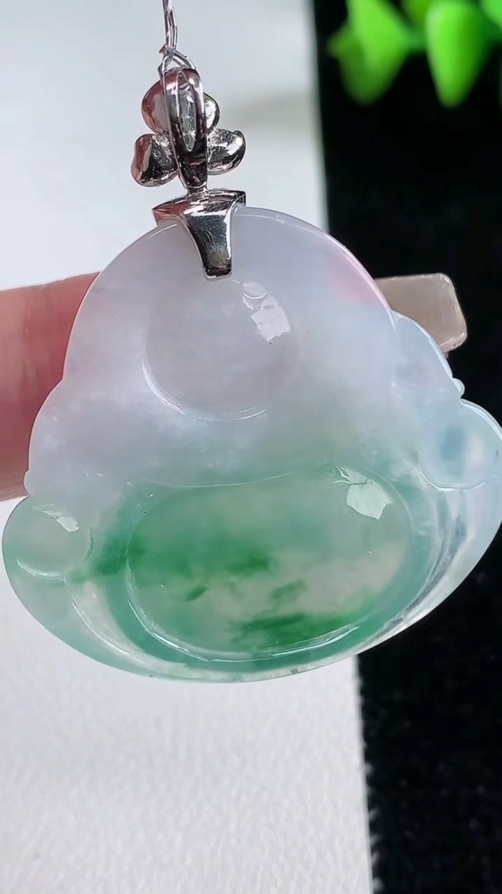 天然A货翡翠种飘花佛公吊坠，尺寸30.6-33.3-6，重量:10.75g
3月12日