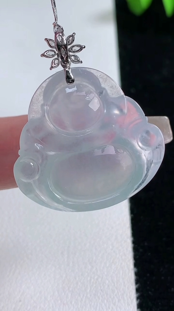 天然A货翡翠种白冰佛公吊坠，尺寸27.3-29.6-5.8，重量:8.11g
3月12日