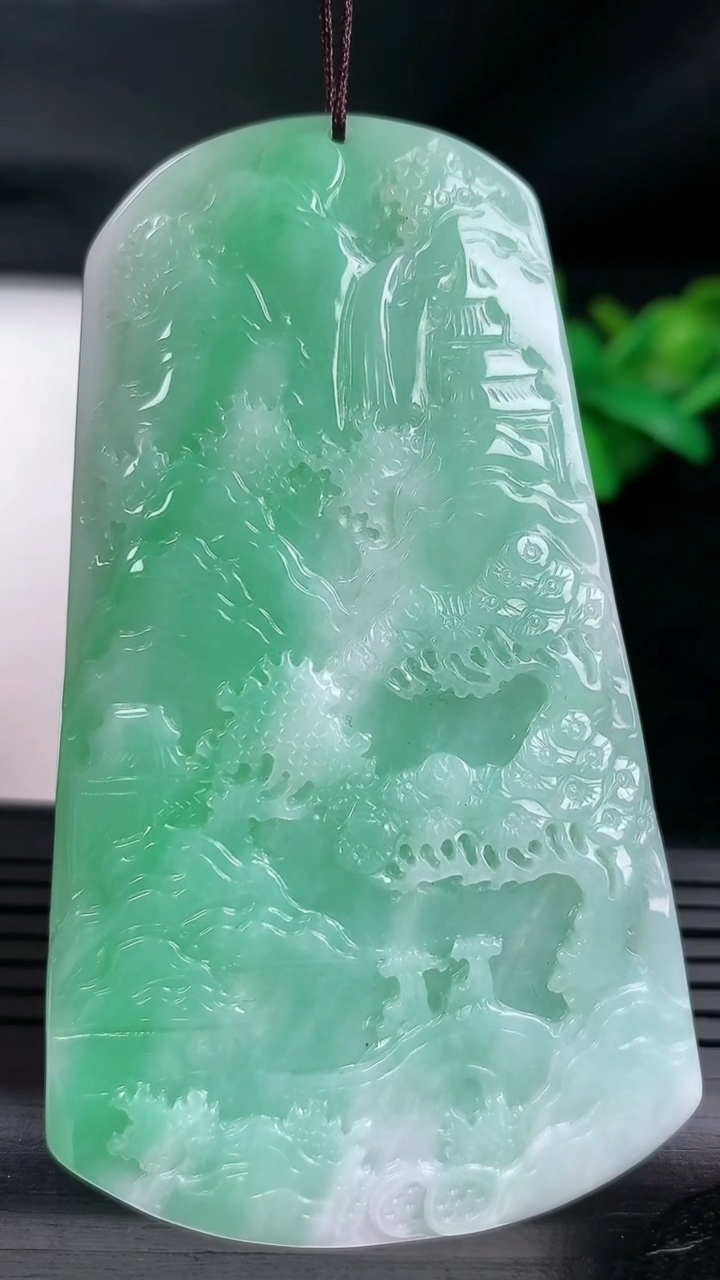天然A货翡翠山水牌吊坠尺寸78.6-45.4-5.1重量:43.39g
3月12日