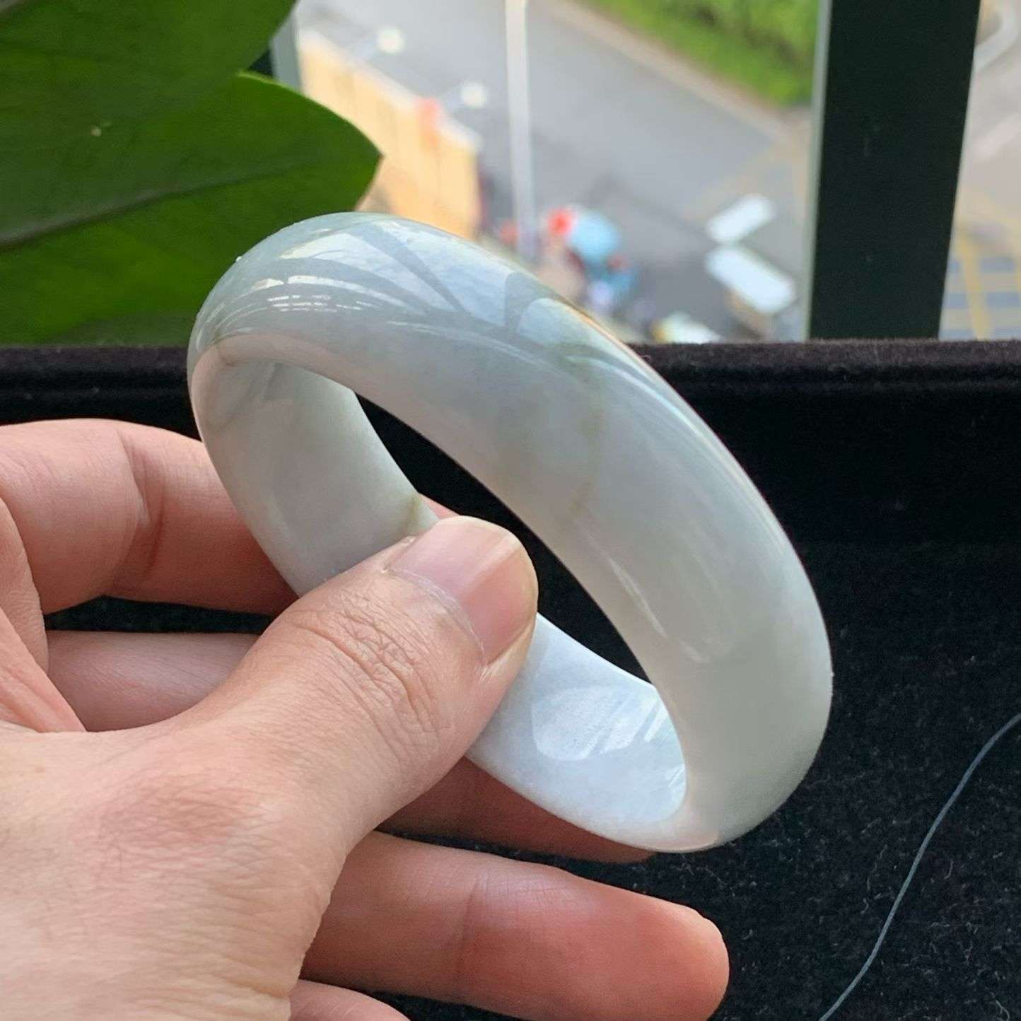 A货天然翡翠冰糯种浅色手镯59-60圈重量60.64
3月12日