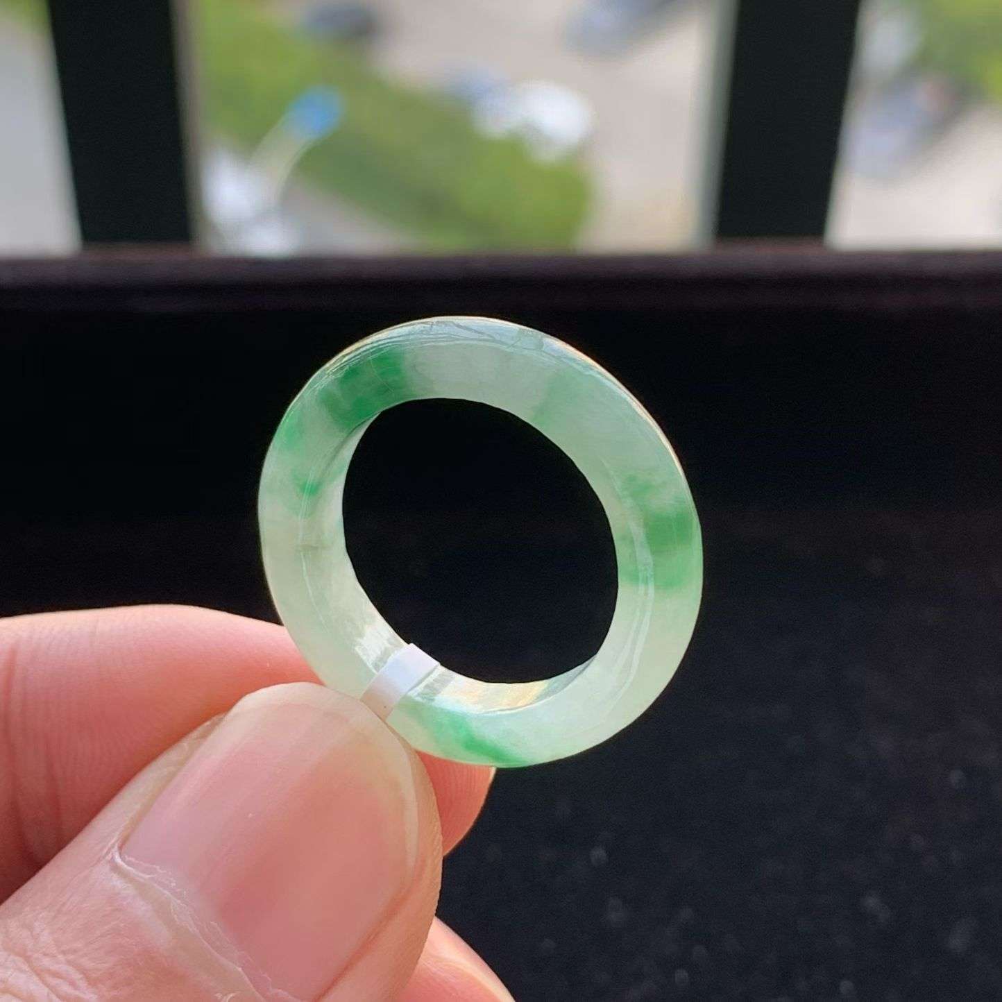 A货天然翡翠冰糯种飘绿戒指17-18号重量3.90
3月12日