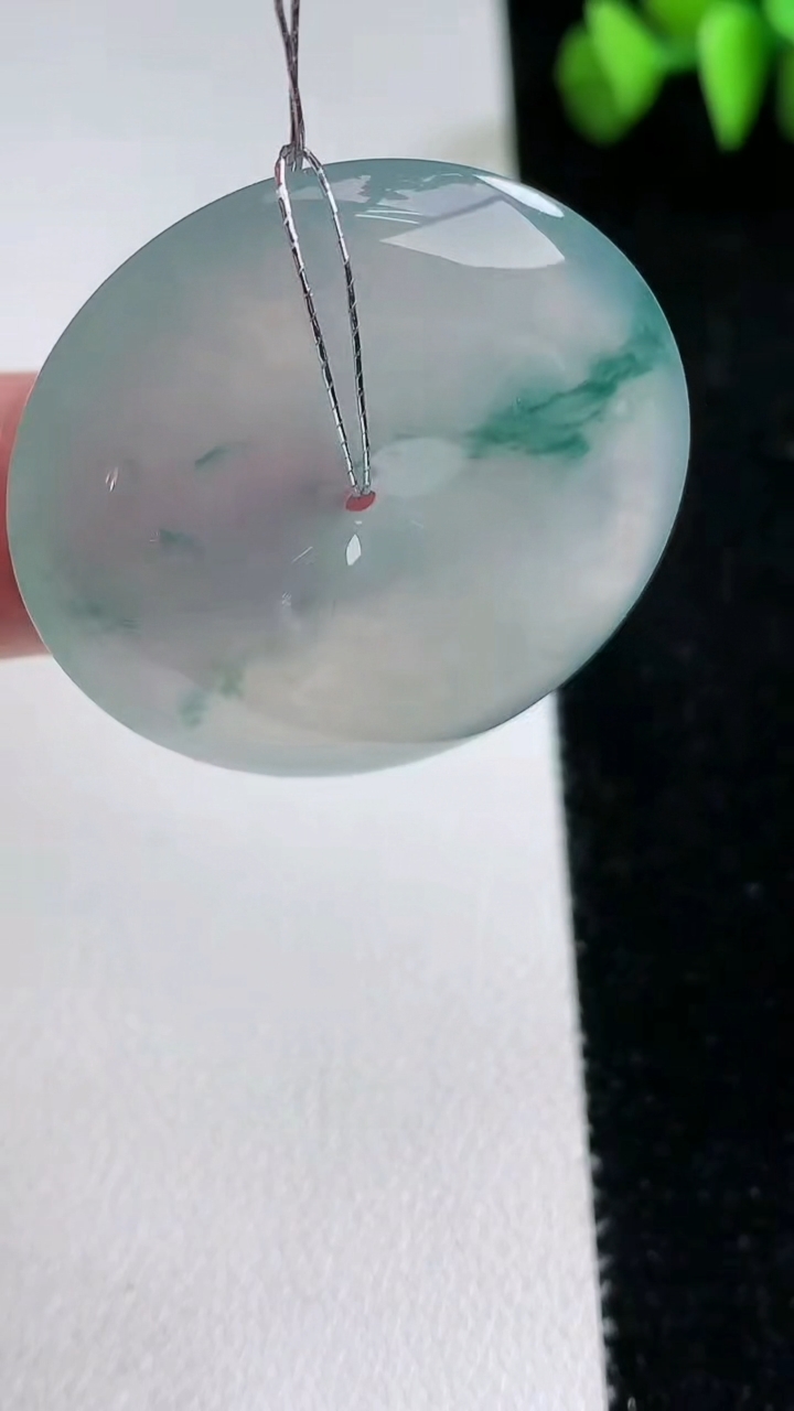 天然A货翡翠种飘花平安扣吊坠，尺寸33.8-5.8，重量:14.12g
3月12日