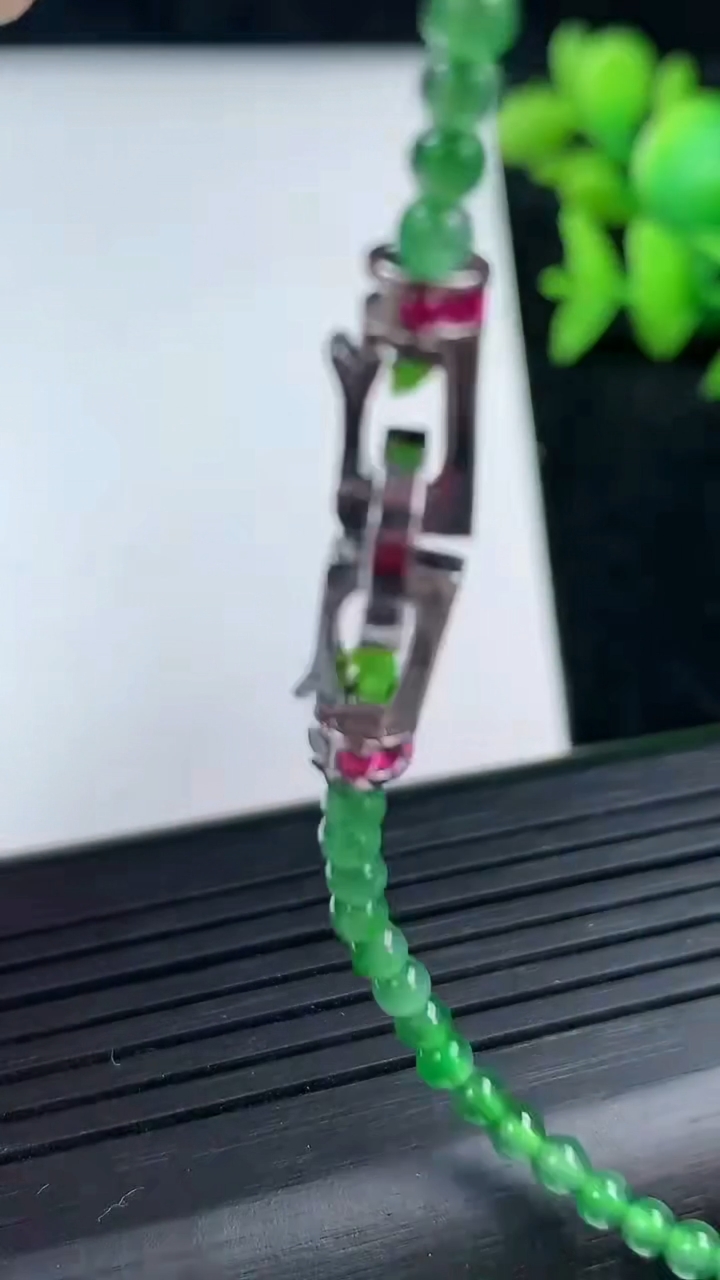 天然A货翡翠小米珠手串尺寸2.8重量:4.75g3月13日
工厂直销收藏佳品,种好水足，色泽均匀，有种有色，上手高大气！