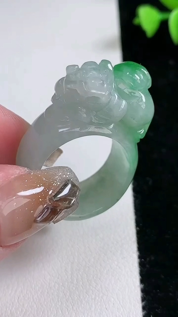 天然A货翡翠貔貅扳指 戒指，尺寸21-12-13，重量:15.55g2026年3月12日
工厂直销收