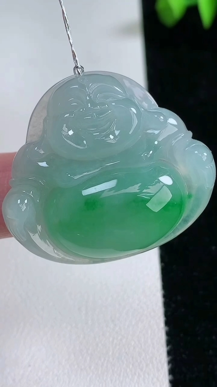 天然A货翡翠佛公吊坠，尺寸31.8-36.3-7.7，重量:14.43g
3月12日