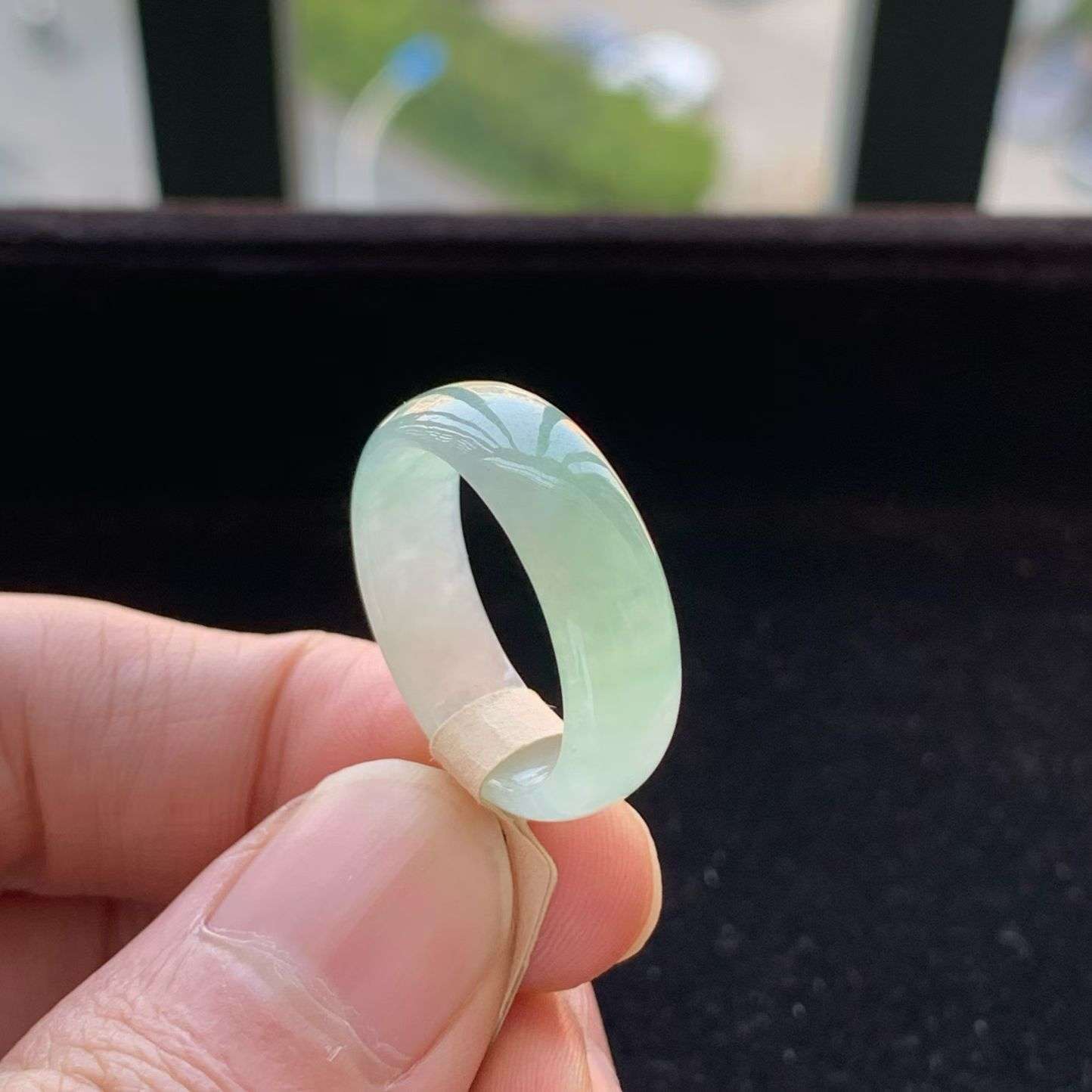 A货天然翡翠冰糯种飘绿戒指21号重量3.90
3月12日