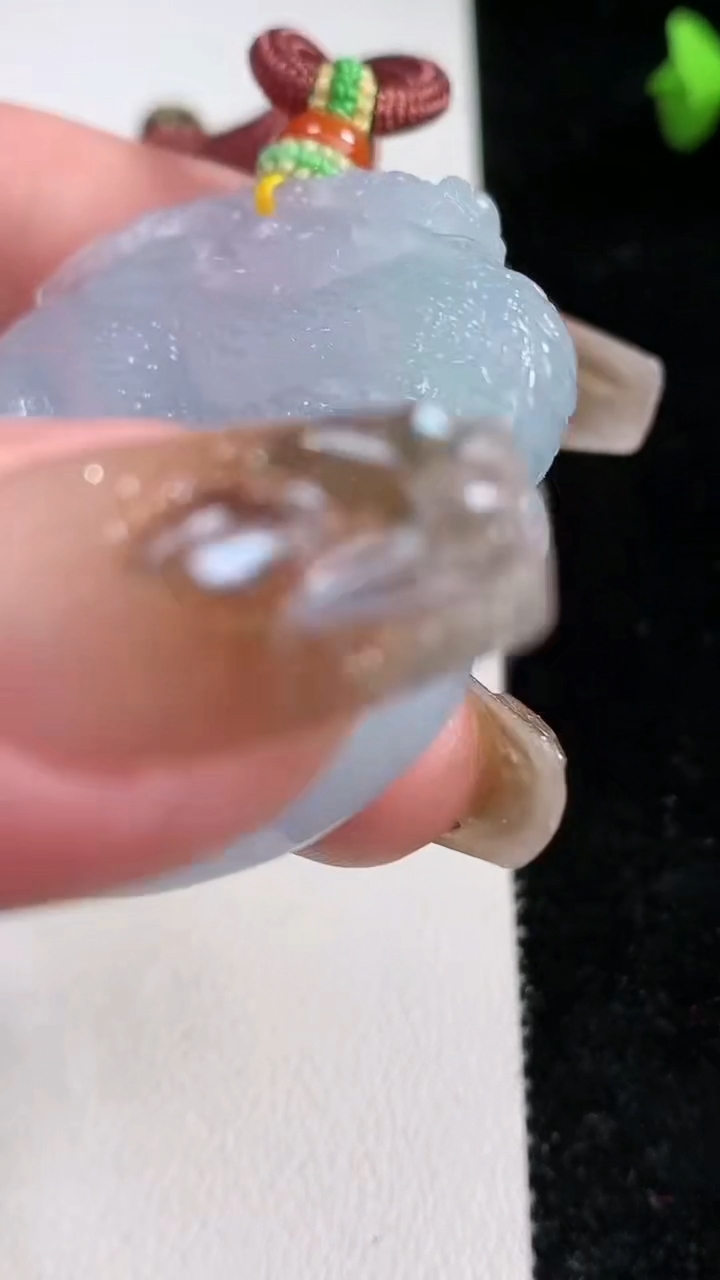 天然A货翡翠龙牌吊坠，尺寸47.4-11，重量:55.58g
3月12日