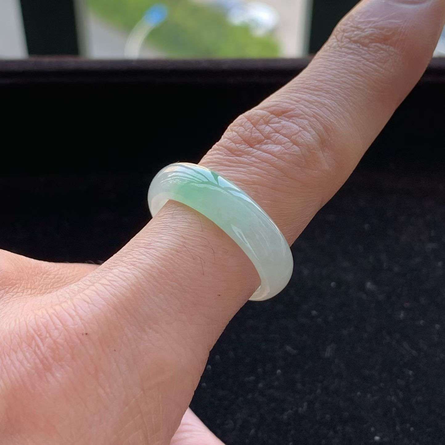 A货天然翡翠冰糯种飘绿戒指21号重量4.41
3月12日