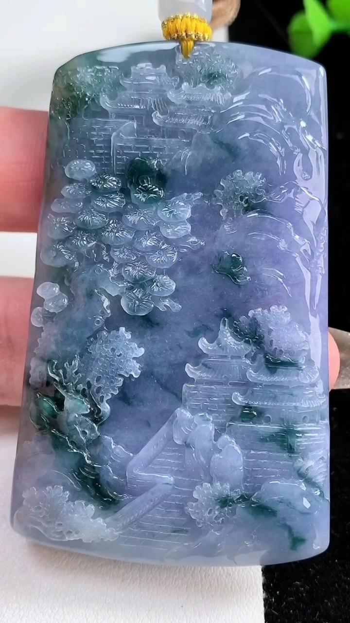 天然A货翡翠紫罗兰 飘花山水牌吊坠，尺寸68.8-43-6，重量:53.18g
3月12日