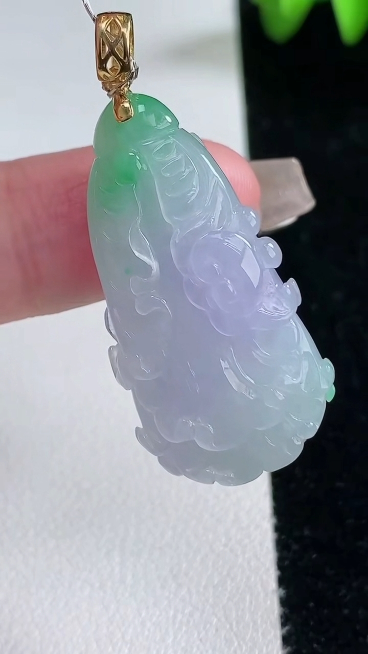 天然A货翡翠白菜吊坠，尺寸34.7-18-11，重量:10.91g
3月12日