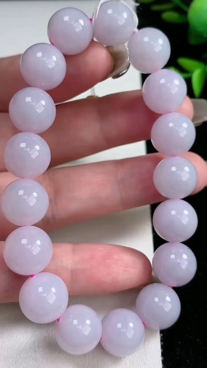 天然A货翡翠紫罗兰圆珠手串，尺寸12，重量:53.98g3月12日
工厂直销收藏佳品,种好水足，色泽
