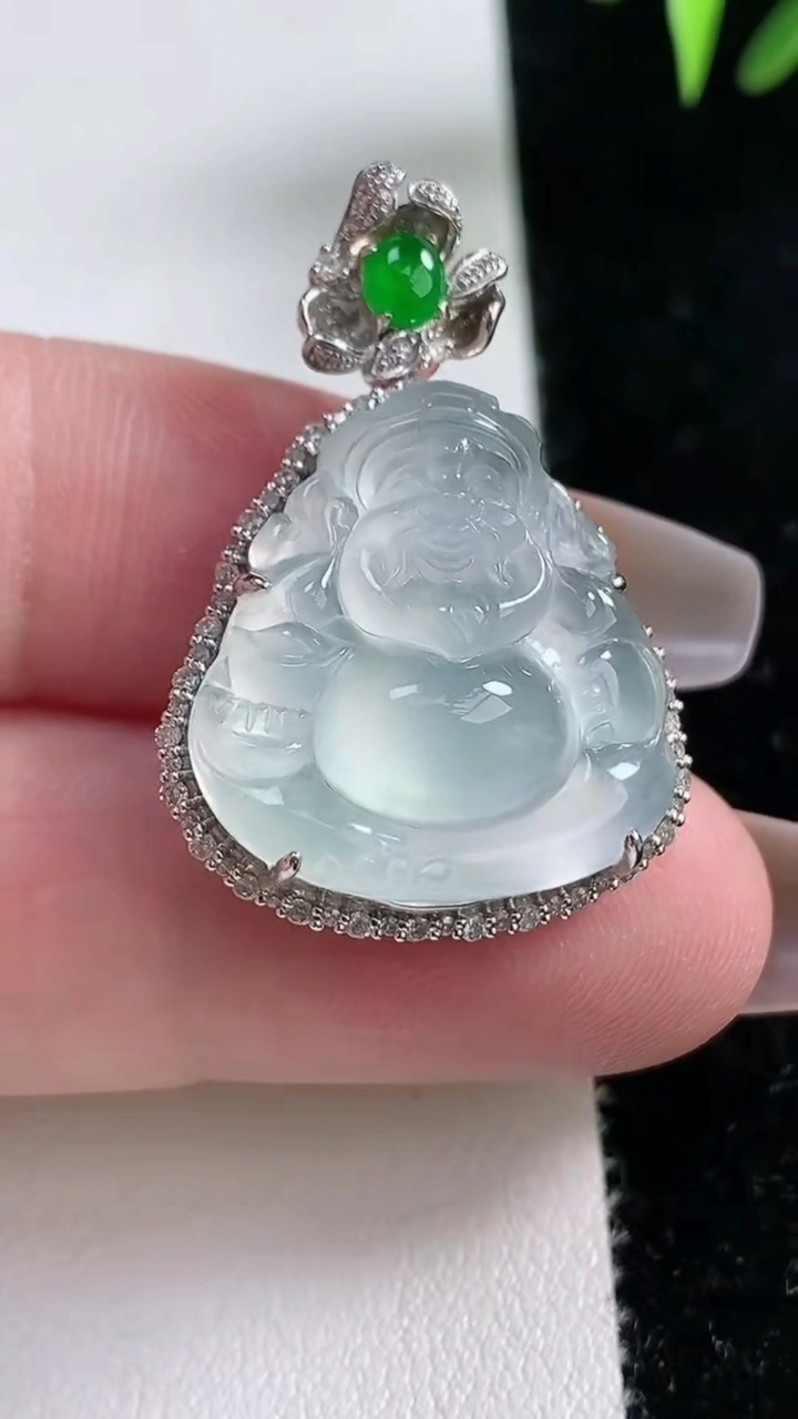 天然A货翡翠种白冰财神爷吊坠，尺寸21.8-20.8-3，重量:8.61g
3月13日
