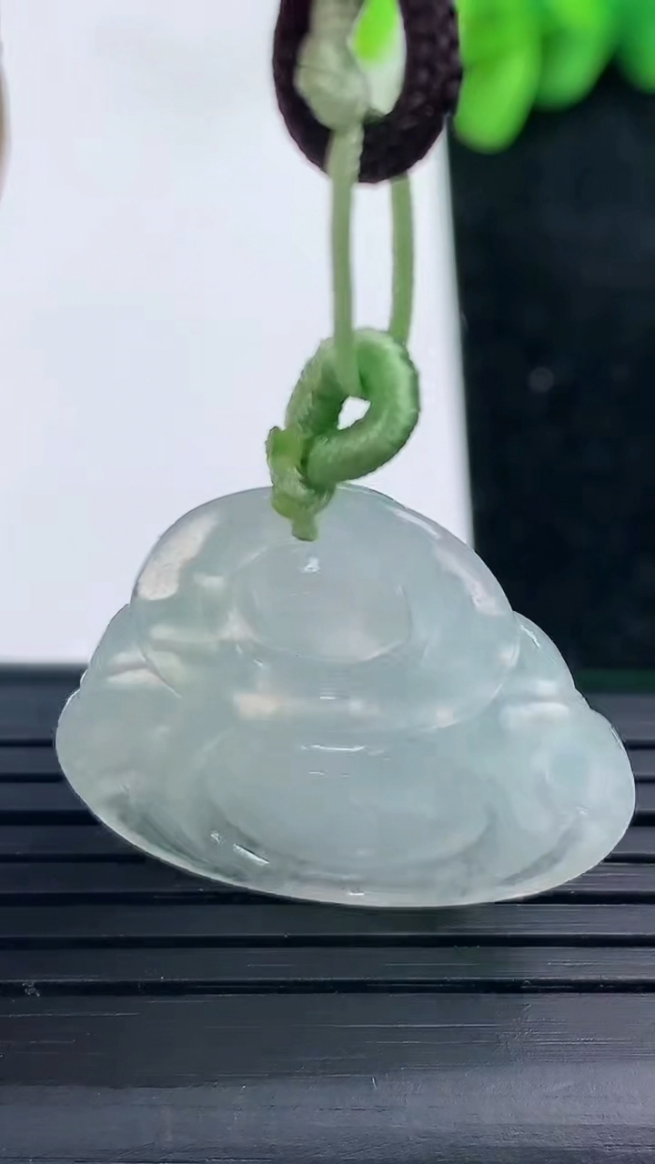 天然A货翡翠佛公吊坠尺寸24.5-28-5.6重量:6.23g
3月13日