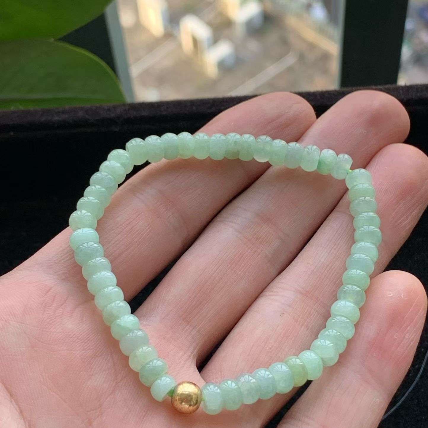 A货天然翡翠冰糯种浅绿算盘珠手链52颗重量12.67
3月13日