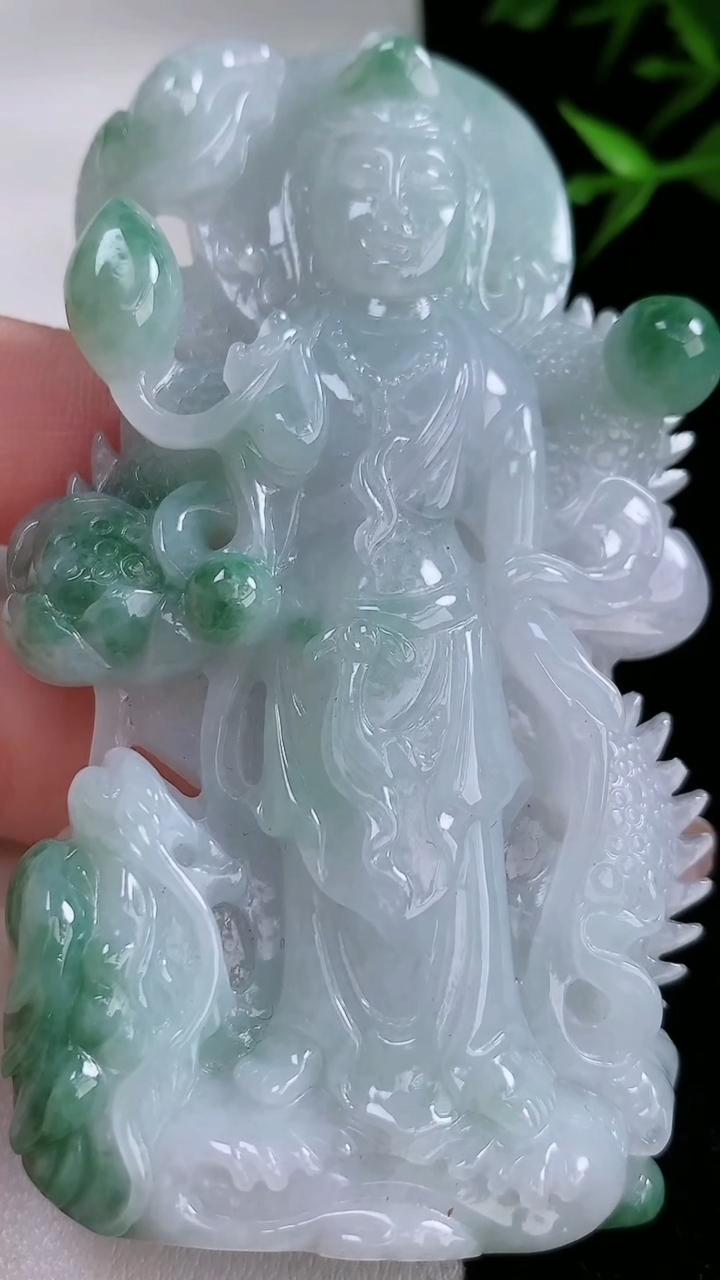 天然A货翡翠祥龙大势至菩萨吊坠，尺寸83-48-13.5，重:100.15g
3月13日