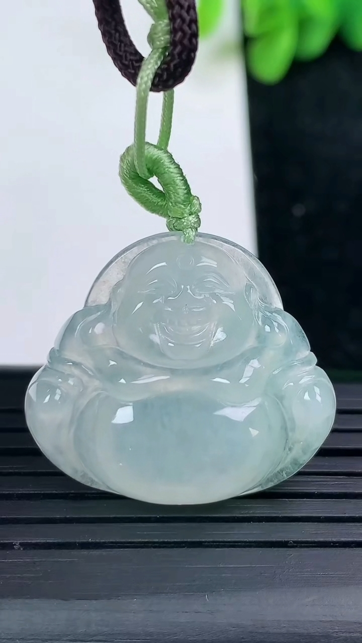 天然A货翡翠佛公吊坠尺寸24.5-28-5.6重量:6.23g
3月13日