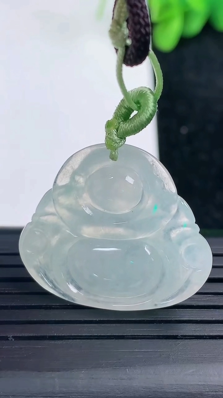 天然A货翡翠佛公吊坠尺寸24.5-28-5.6重量:6.23g
3月13日