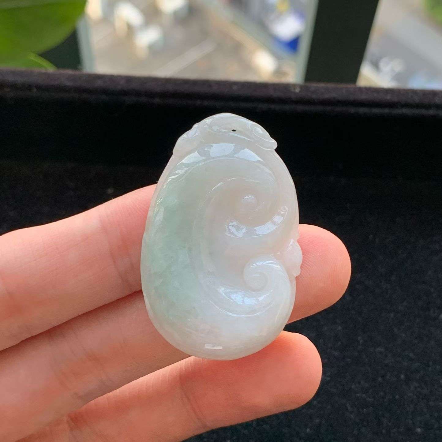 A货天然翡翠冰糯种飘绿如意吊坠重量11.70
3月13日