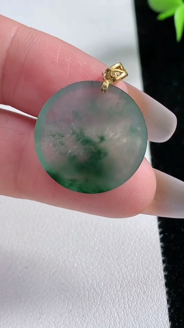 天然A货翡翠种飘花无事牌吊坠，尺寸21.7-2.6，重量:3.14g
3月13日