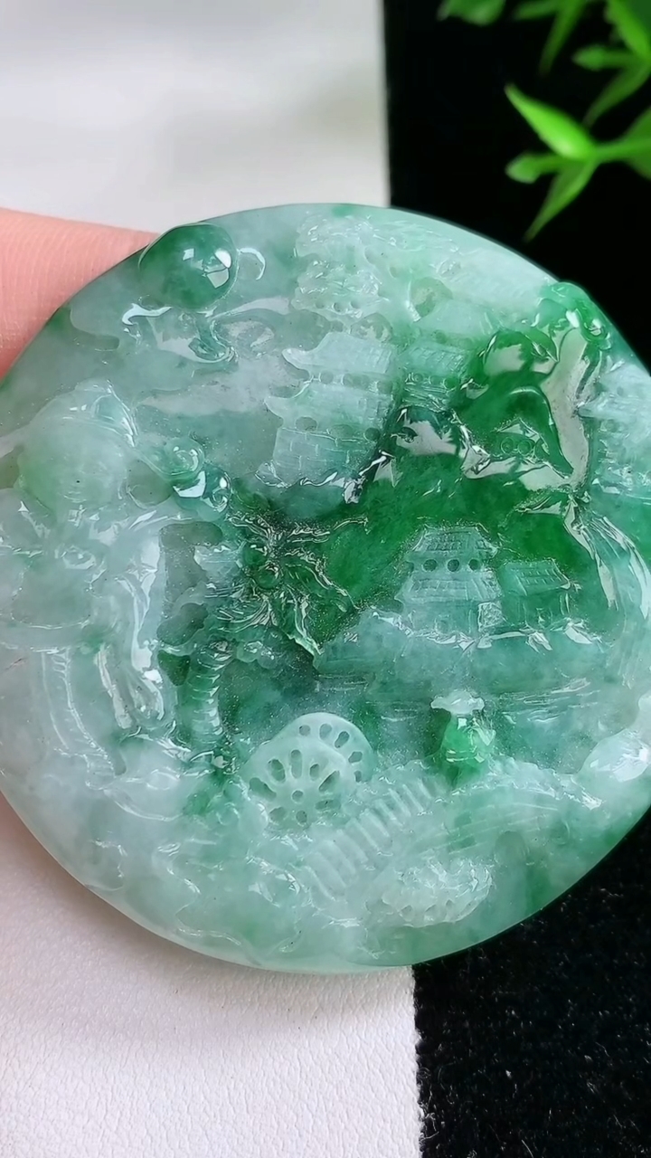 天然A货翡翠山水牌吊坠，尺寸58-7.5，重:55.01g
3月13日