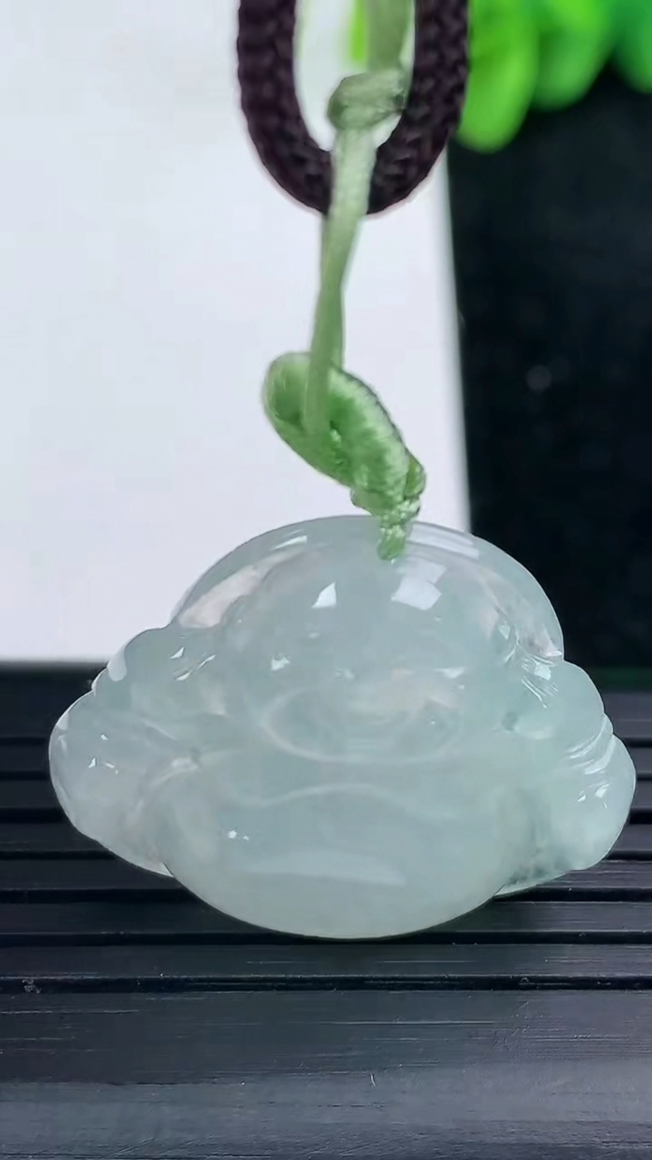 天然A货翡翠佛公吊坠尺寸24.5-28-5.6重量:6.23g
3月13日