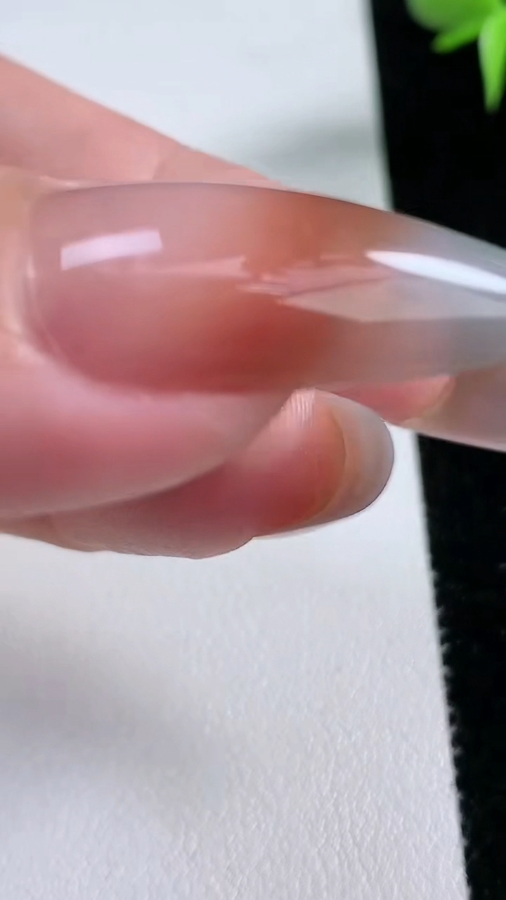 天然A货翡翠种飘花无事牌吊坠，尺寸21.7-2.6，重量:3.14g
3月13日