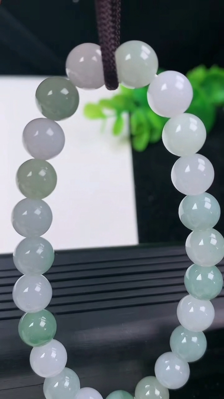 天然A货翡翠圆珠手串尺寸8-23颗重量:24.59g3月13日
工厂直销收藏佳品,种好水足，色泽均匀，有种有色，上手高大气！