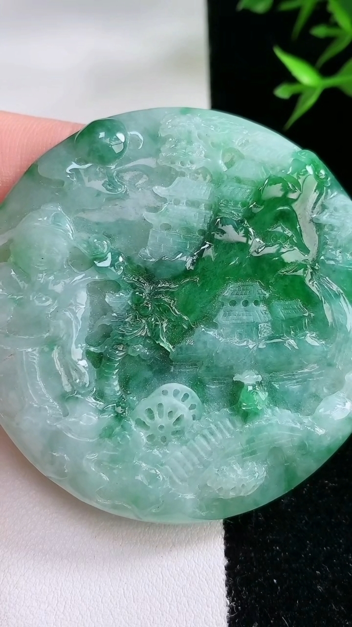 天然A货翡翠山水牌吊坠，尺寸58-7.5，重:55.01g
3月13日