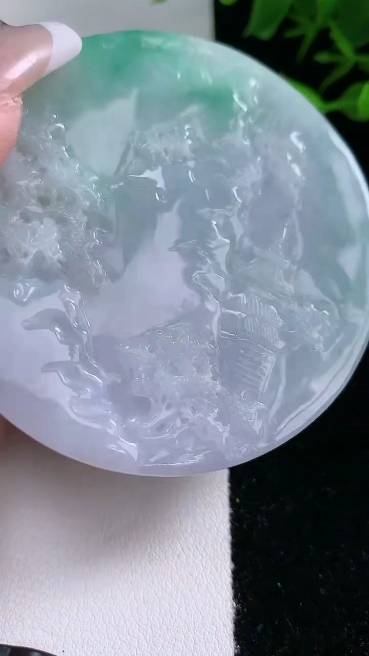 天然A货翡翠山水牌吊坠，尺寸62.1-15.5，重:104.99g
3月13日