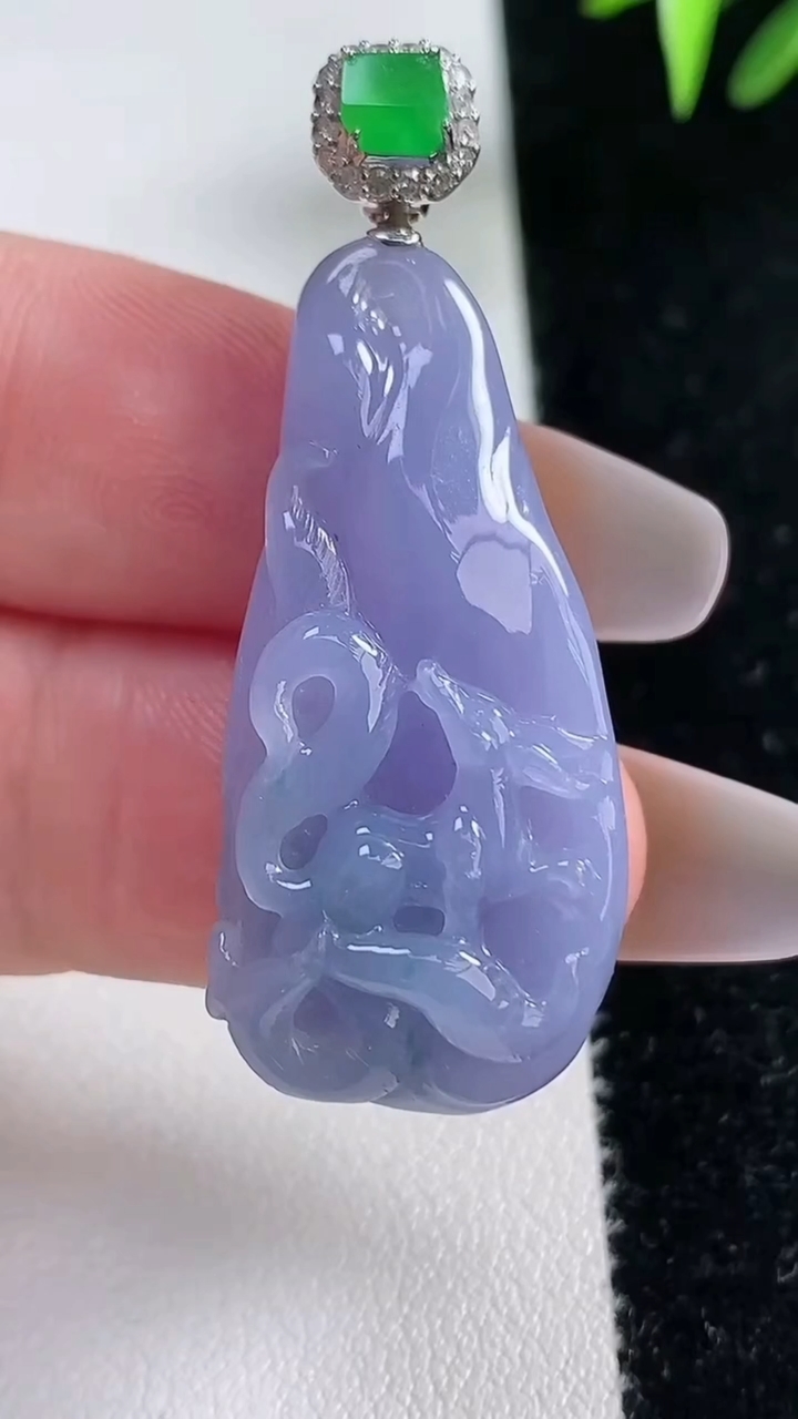 天然A货翡翠18k金紫罗兰梅花鹿吊坠，尺寸37.1-16.7-8，重量:9.23g
3月13日