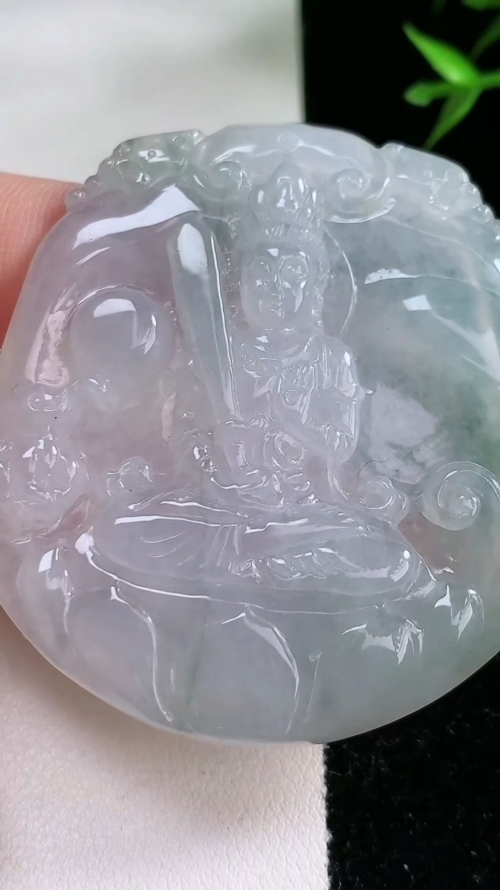 天然A货翡翠文殊菩萨吊坠，尺寸55.2-51.3-5.7，重:30.75g
3月13日