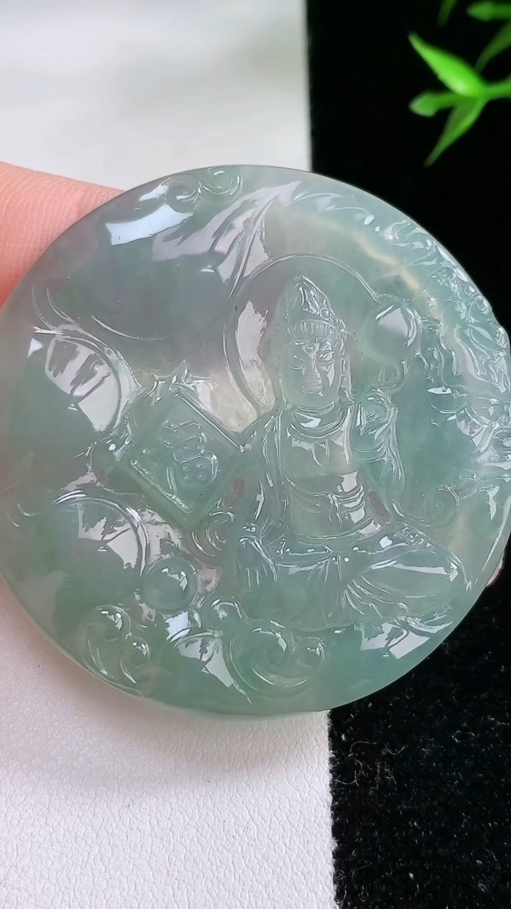 天然A货翡翠一念之间吊坠，尺寸50-4.8，重:23.95g
3月13日