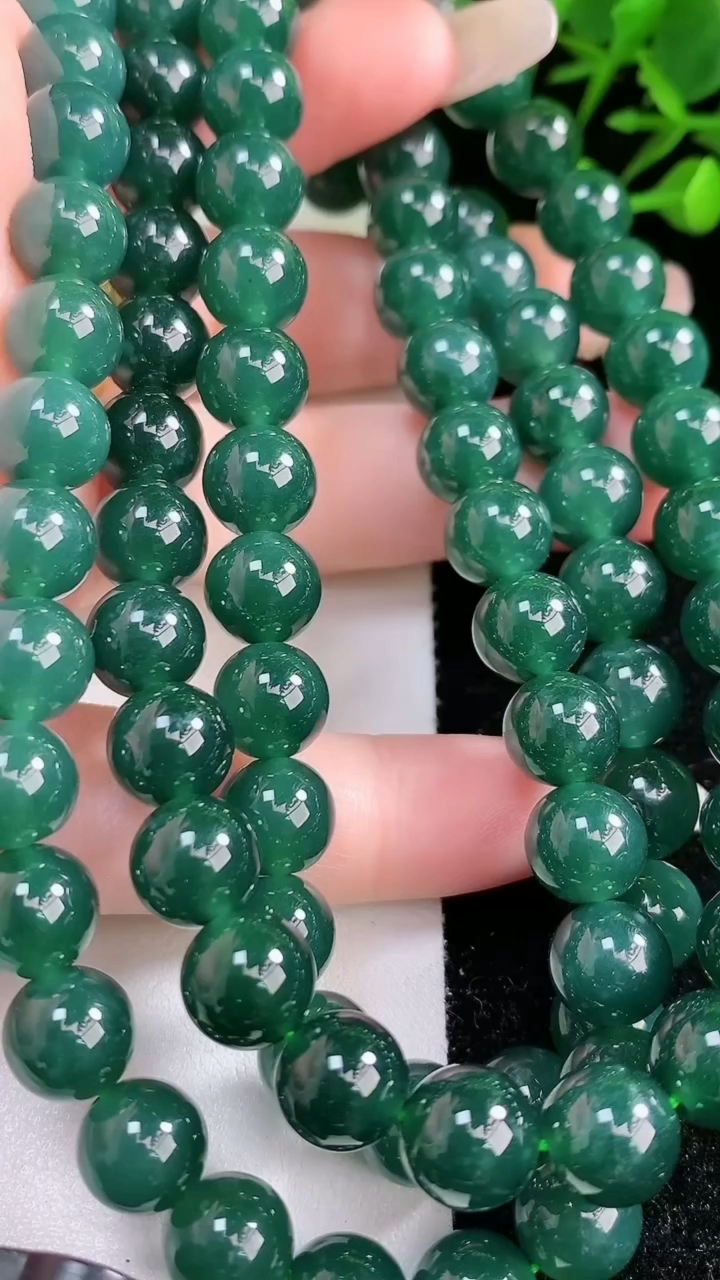 天然A货翡翠圆珠项链88颗，尺寸8.8，重:102.58g3月13日
工厂直销收藏佳品,种好水足，色